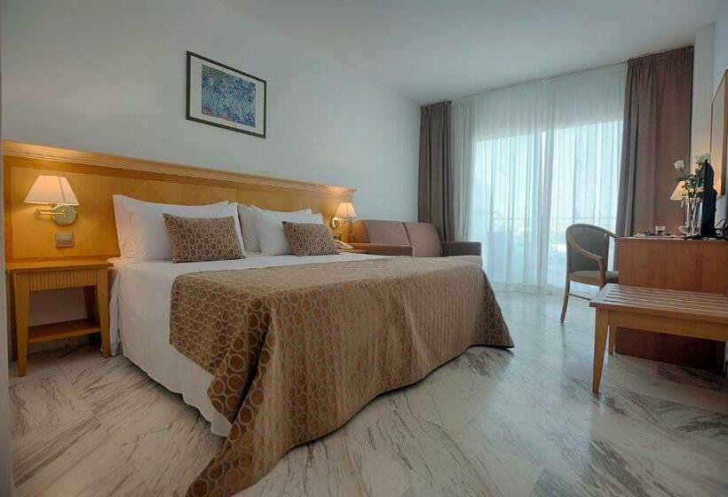 Трехместный Номер Стандарт Вид на Бассейн, ALEGRIA Costa Ballena Aquafun
