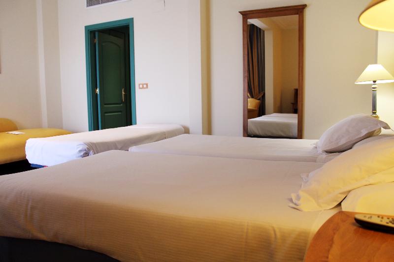 Habitación Triple Deluxe, Alicante Golf