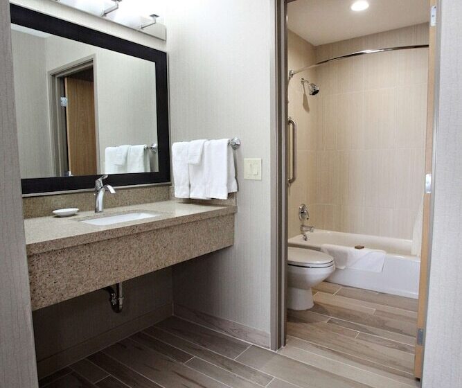 스위트, Best Western Plus Cottontree Inn