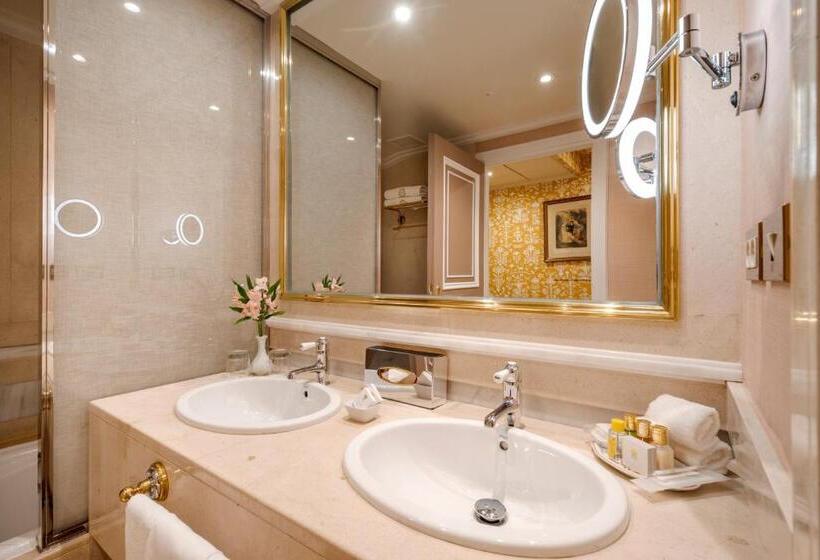 Habitación Triple Superior, Relais & Châteaux Hotel Orfila
