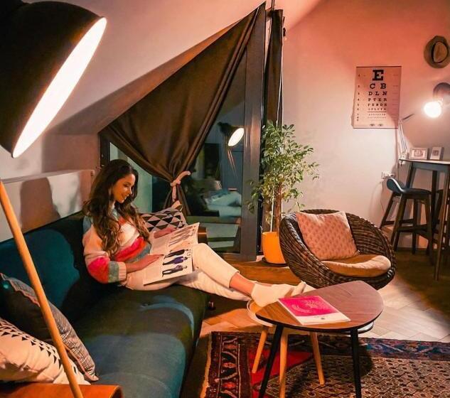 شقة غرفة واحدة, Camino Home 2