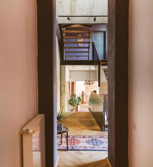 غرفة قياسية, Camino Home 2