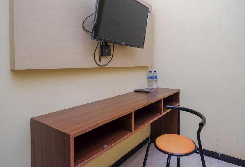 Номер Deluxe, Reddoorz Near Taman Pantai Alam Indah Tegal