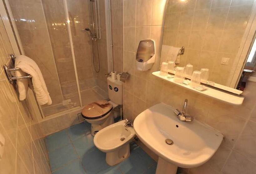 اتاق استاندارد چهار تخته, Altona