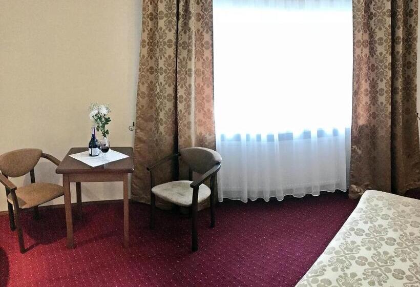 اتاق استاندارد, Geneva Hotel 800 метрів від Mcdonald S