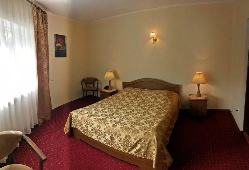 اتاق راحتی سه تخته, Geneva Hotel 800 метрів від Mcdonald S