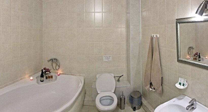 اتاق راحتی سه تخته, Geneva Hotel 800 метрів від Mcdonald S