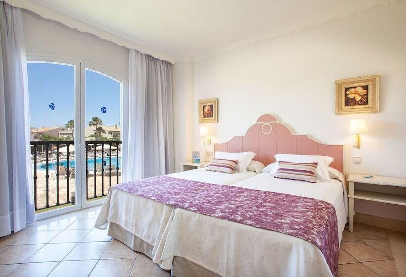 سوییت با چشم‌انداز استخر, Grupotel Macarella Suites & Spa