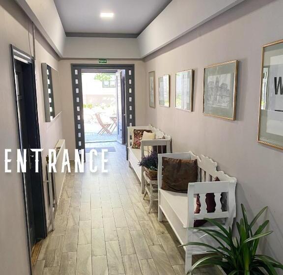 家庭间, Kedves Vendégház