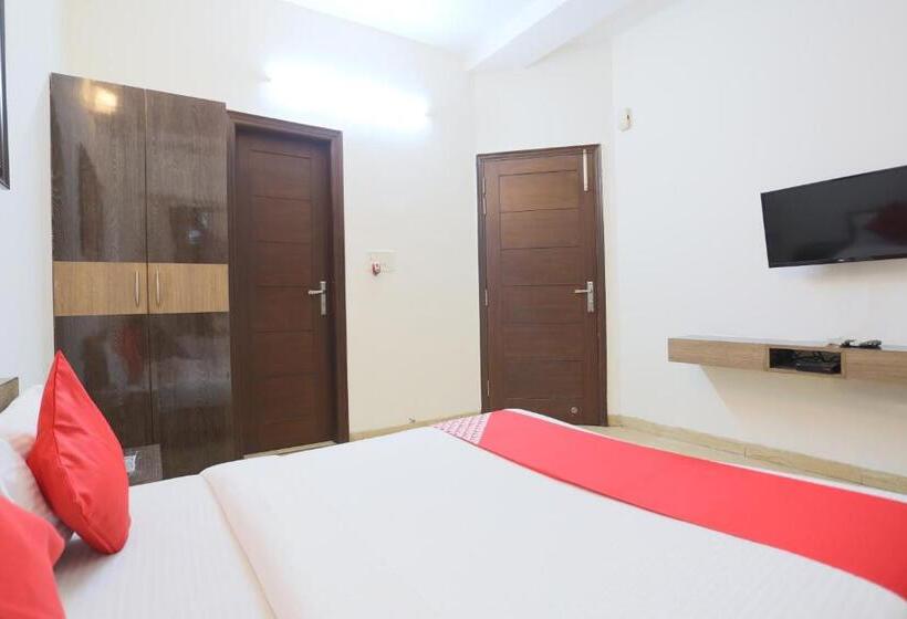 Трехместный Номер Классика, Oyo 65630  New Raj Kamal
