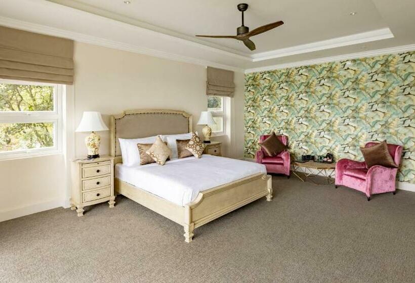 Deluxe Suite King Bed, Villa Serenity