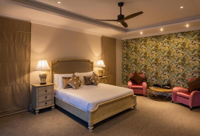 Deluxe Suite King Bed, Villa Serenity