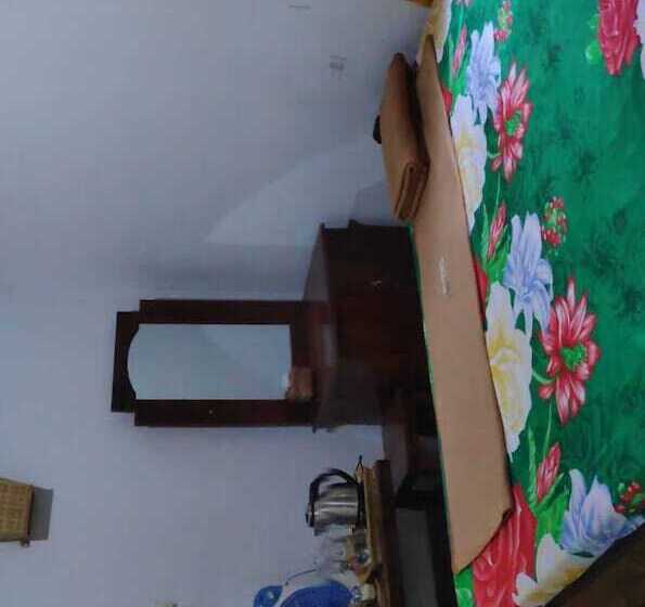 Кровать в Общей Комнате, Homestay Rahayu
