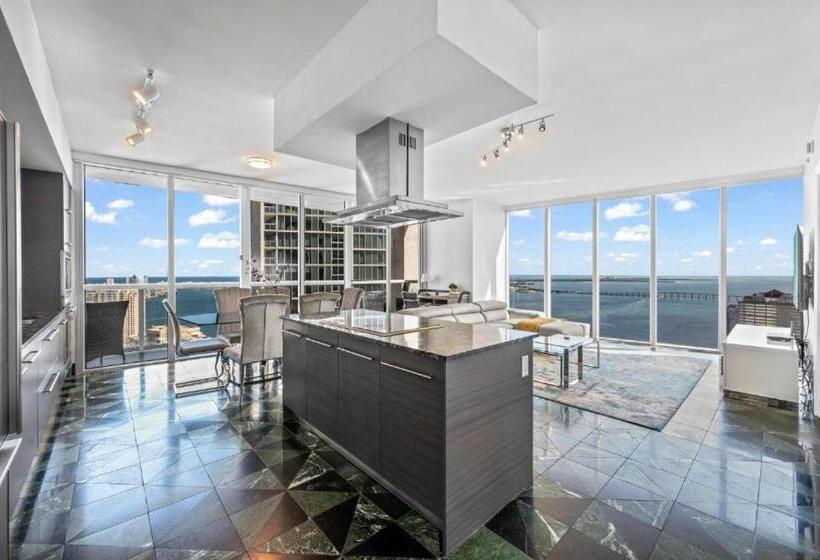 带大床的套房, Icon Brickell Residences