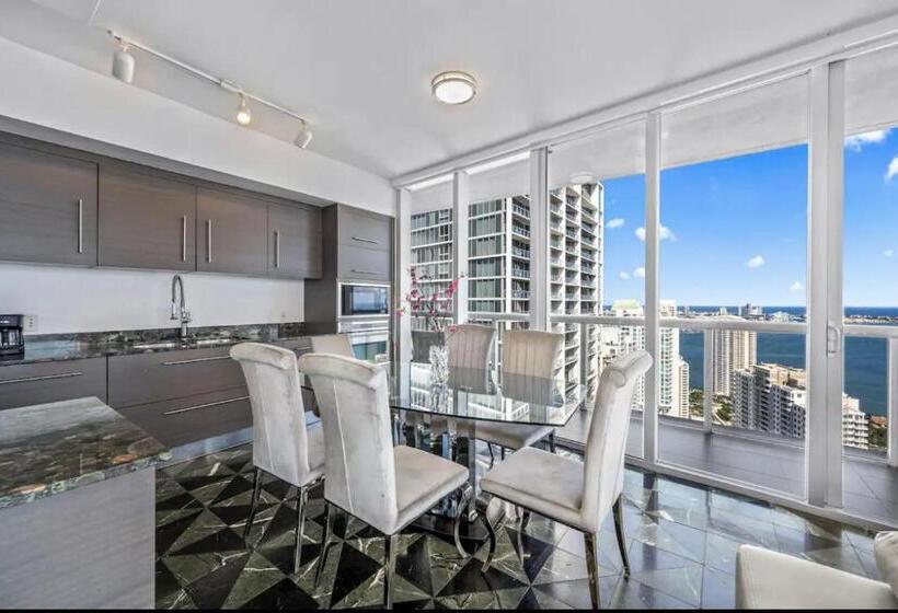带大床的套房, Icon Brickell Residences