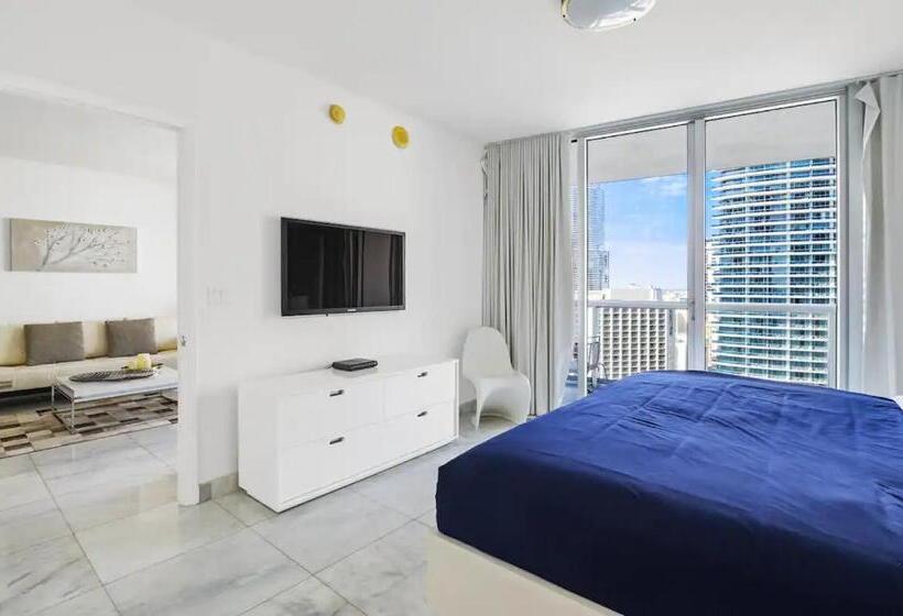 带露台的小型套房, Icon Brickell Residences
