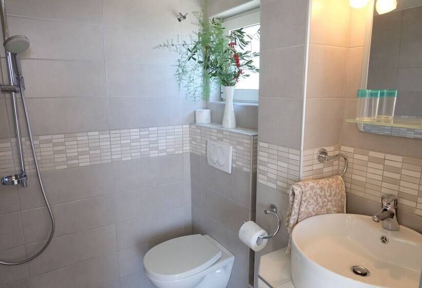 استودیو لوکس با چشم‌انداز دریا, Apartments And Rooms Villa Santa Vita