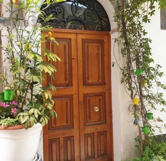 اتاق کلاسیک چهارنفره, Lipari Suite Apartament
