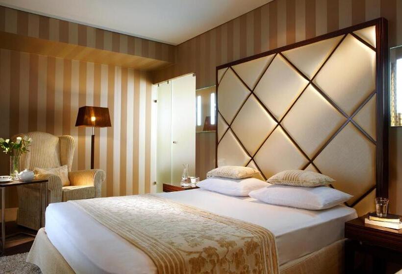 Superior suite with lake view, Limneon Resort & Spa