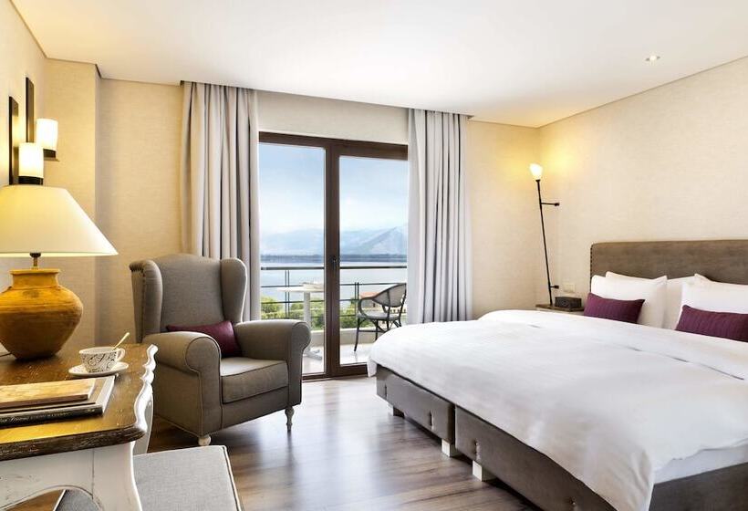 اتاق لوکس با چشم‌انداز دریاچه, Limneon Resort & Spa