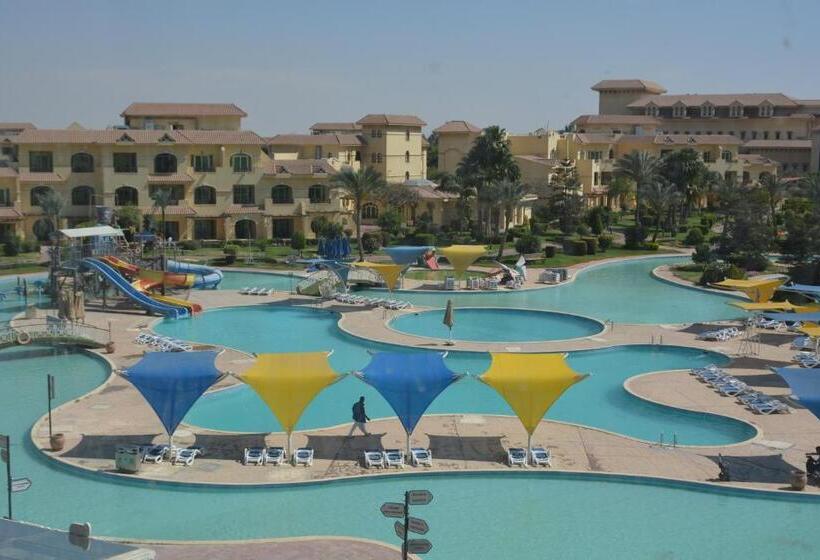 اتاق کلاسیک با چشم‌انداز استخر, Mövenpick Hotel Cairo   Media City