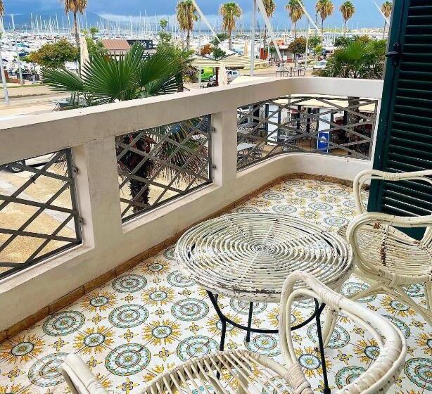 סוויטת דלוקס נוף לים, Dolce Vita Suite Alghero