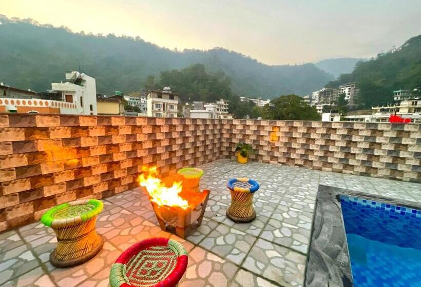带阳台的豪华间, Kedar Inn