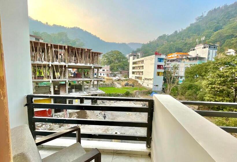 带阳台的豪华间, Kedar Inn