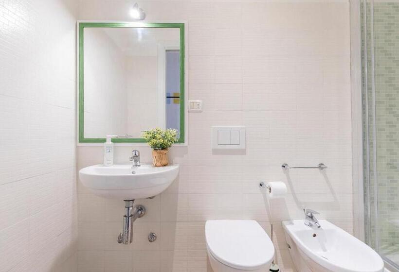 اتاق سوپریور خانوادگی, Indarsena B&b