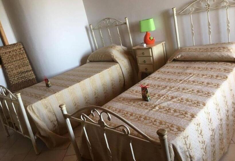 غرفة قياسية مطلّة علي البحر, Il Borgo & Il Feudo