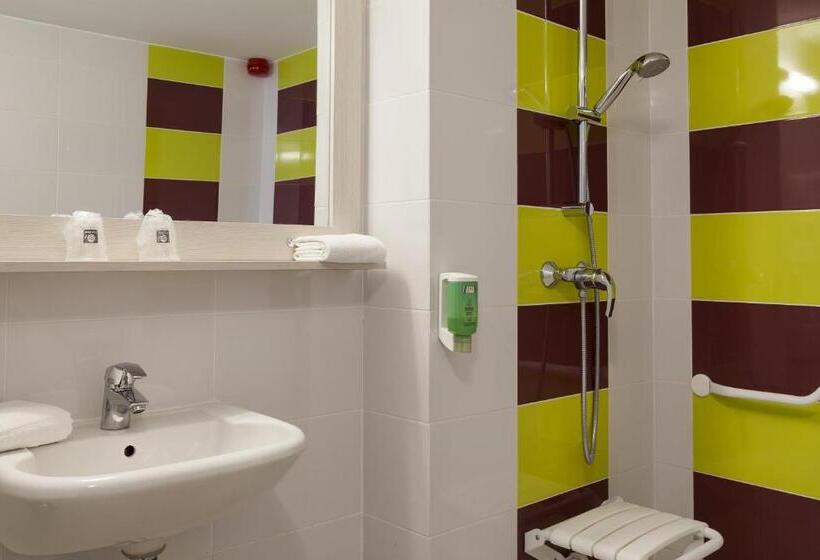 Номер Стандарт Трехместный, Comfort Hotel Orléans Olivet