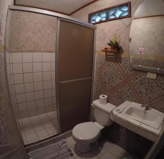 舒适三人间, Cabinas Palmer Makanda