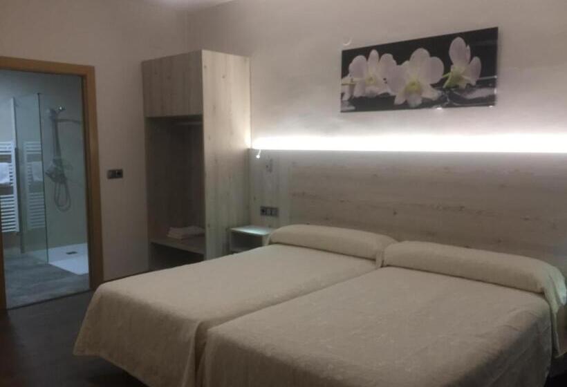 장애인을 위한 스탠다드 룸, Hostal Pirineos Ainsa