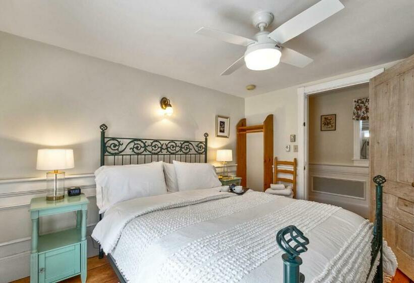 Трехместный Номер Deluxe, Youngtown Inn