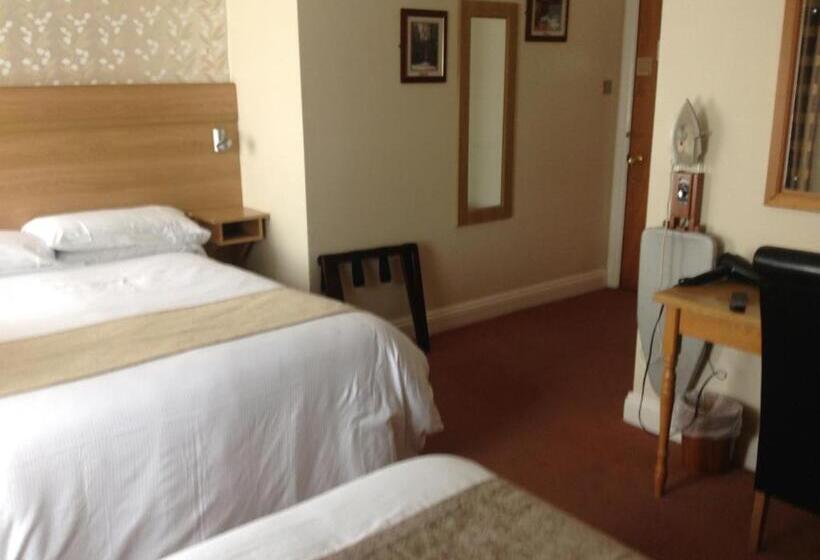 标准三人间, Templemore Arms Hotel