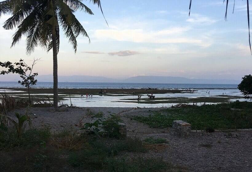 Кровать в Общей Комнате, East Lombok Dive Hotel   Hostel