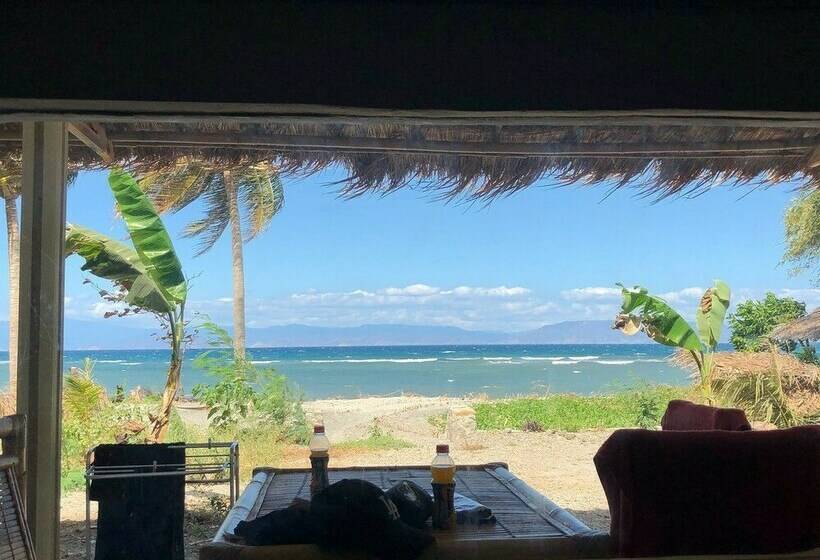 Кровать в Общей Комнате, East Lombok Dive Hotel   Hostel