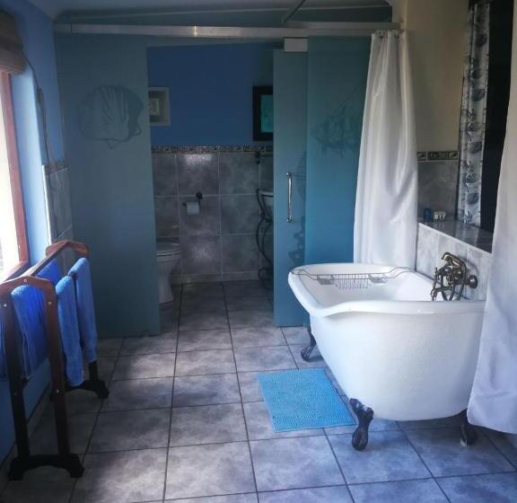 Семейный Номер Вид на Сад, Cheetah Lodge Guest House