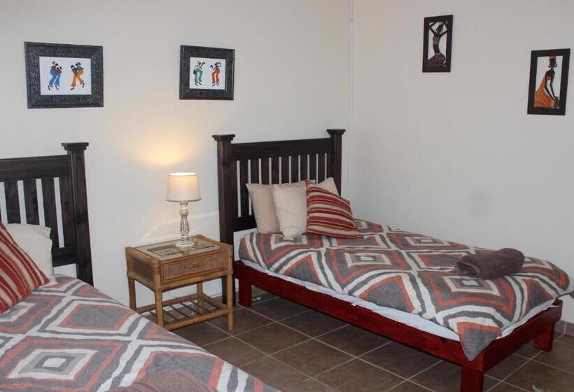 Номер Стандарт Вид на Сад, Cheetah Lodge Guest House
