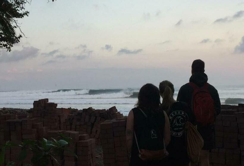 Номер Стандарт, Medewi Secret Surfcamp