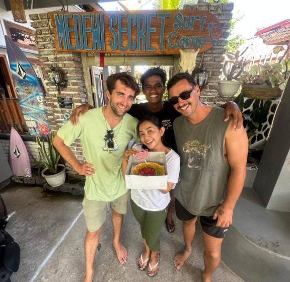 デラックスルーム, Medewi Secret Surfcamp