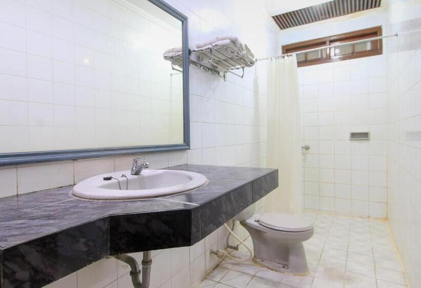 Номер Deluxe, Reddoorz At Hotel Putra Perdana Klaten