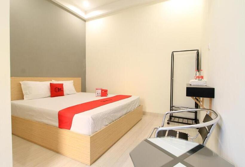 Номер Deluxe, Reddoorz At Hotel Putra Perdana Klaten
