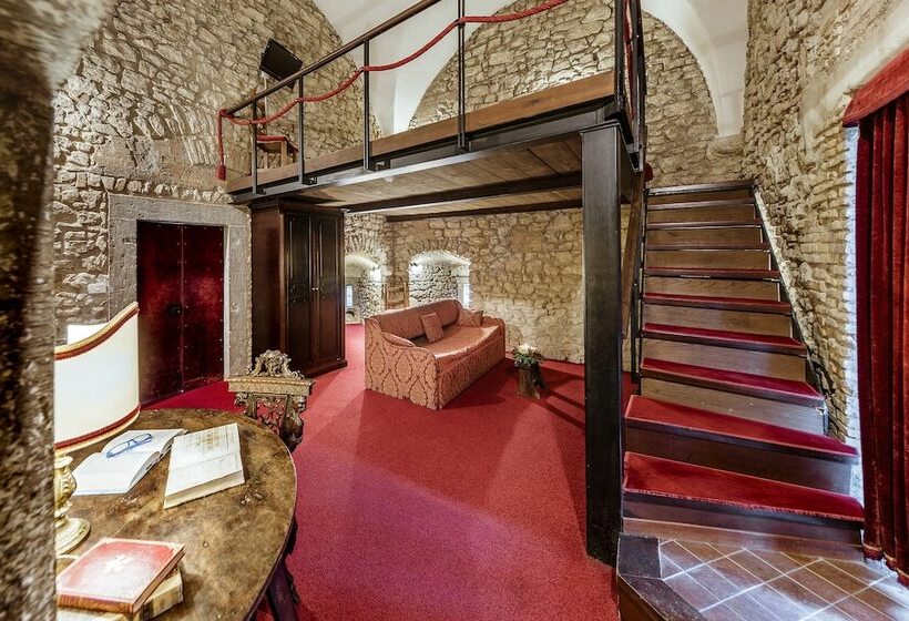 Люкс, Castello Orsini