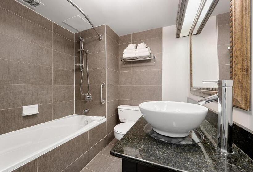 Номер Стандарт 2 Двуспальные Кровати, Travelodge By Wyndham Quebec City Hotel & Convention Centre
