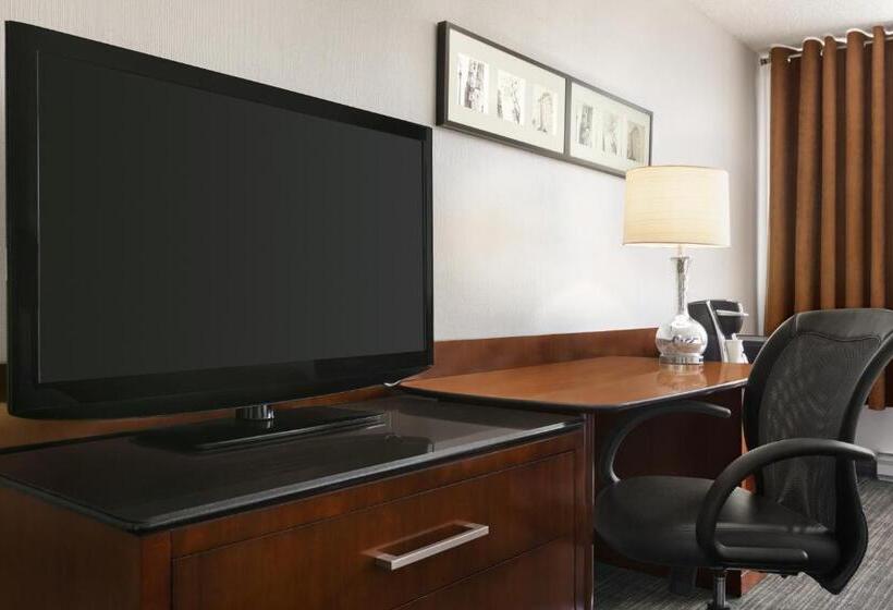 Стандартный Номер Кровать Кинг, Travelodge By Wyndham Quebec City Hotel & Convention Centre