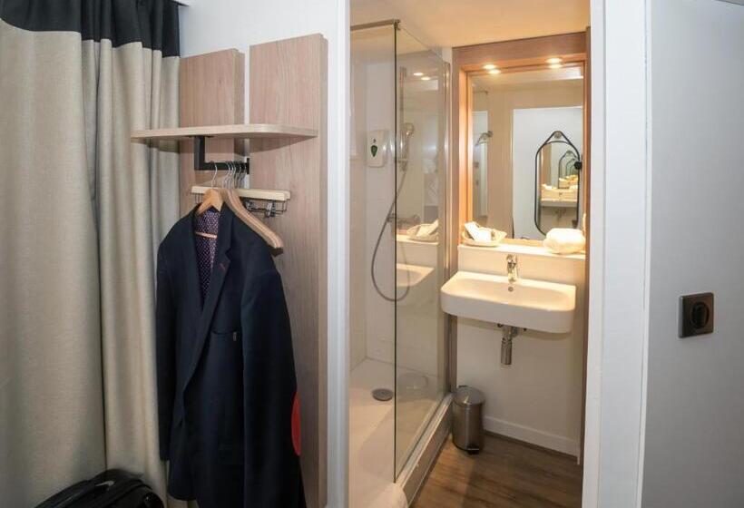 Номер Стандарт Трехместный, Logis Hôtel Angers Sud