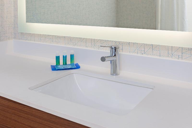 Люкс Кровать Кинг, Holiday Inn Express Elk Grove West I 5, An Ihg