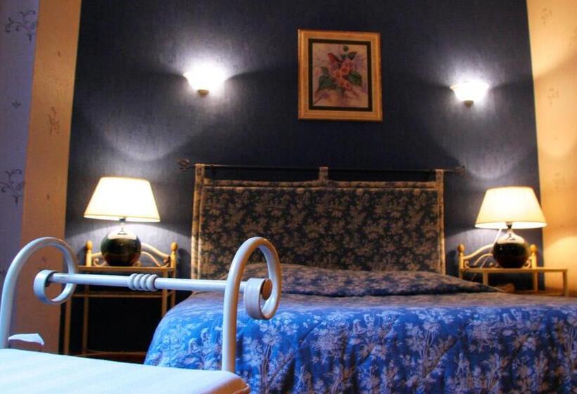 Номер Стандарт Трехместный, Logis Hostellerie Du Grand Duc Hôtel Restaurant