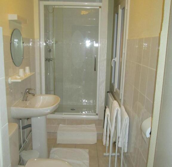 اتاق استاندارد یک نفره, Logis Hôtel Beauséjour